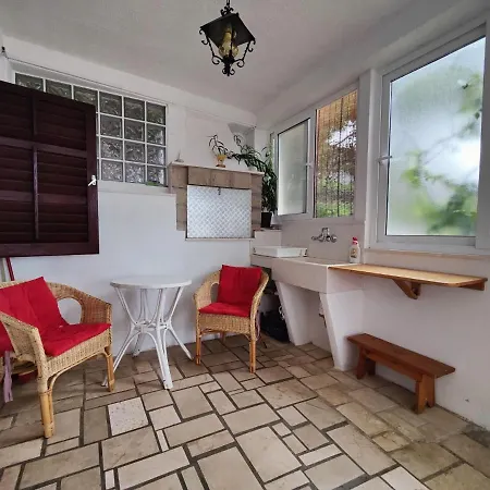 アパート Robinson Stevica